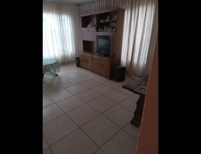 3 BEDROOM HOUSE FOR SALE IN DOBSONVILLE EXT 3